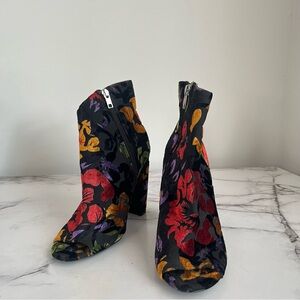 Steve Madden Flocked Velvet Floral Peep Toe Heeled Booties Size 7